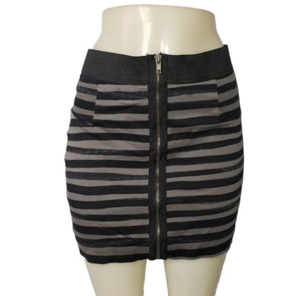 MATERIAL GIRL GRAY AND BLACK STRIPED ZIP FRONT PENCIL MINI SKIRT SIZE LARGE